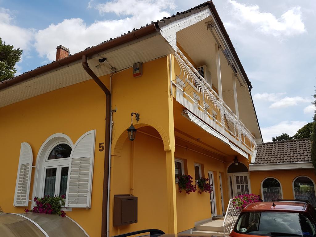 Ilona Vendeghaz Hotel Siofok Exterior photo